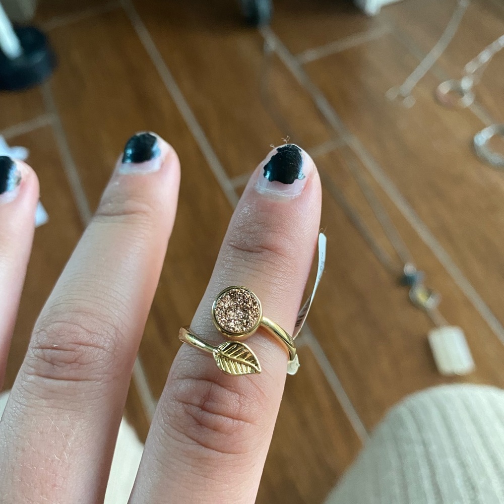 Jewelry - Picture 5 of 6